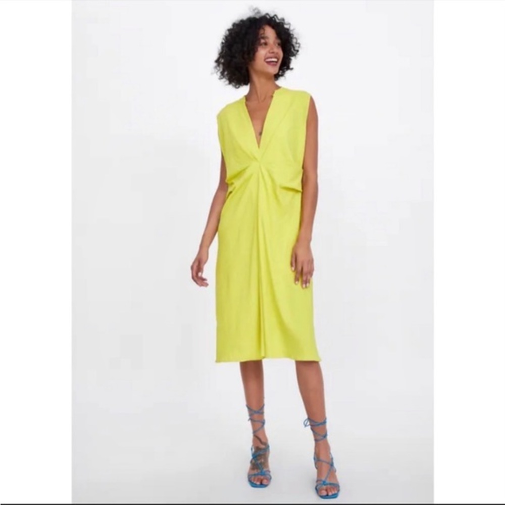 Zara dress V neck gathered midi new‎ size small